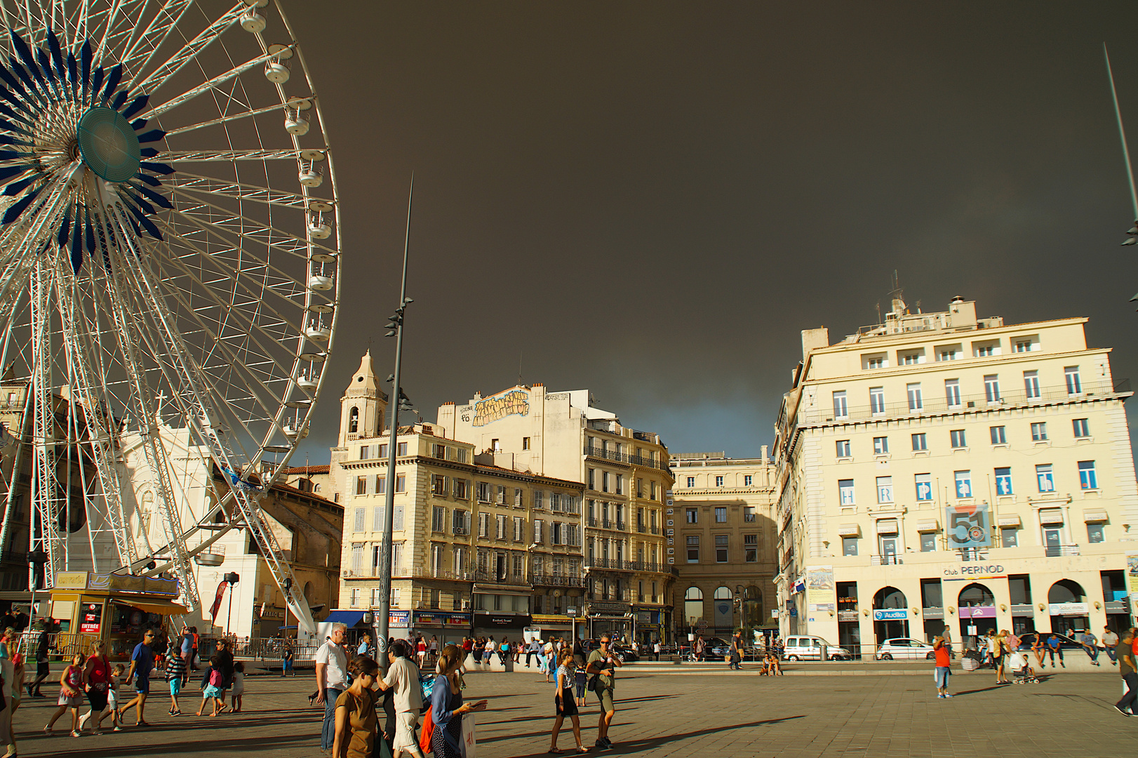 Der stinkende Himmel über Marseille