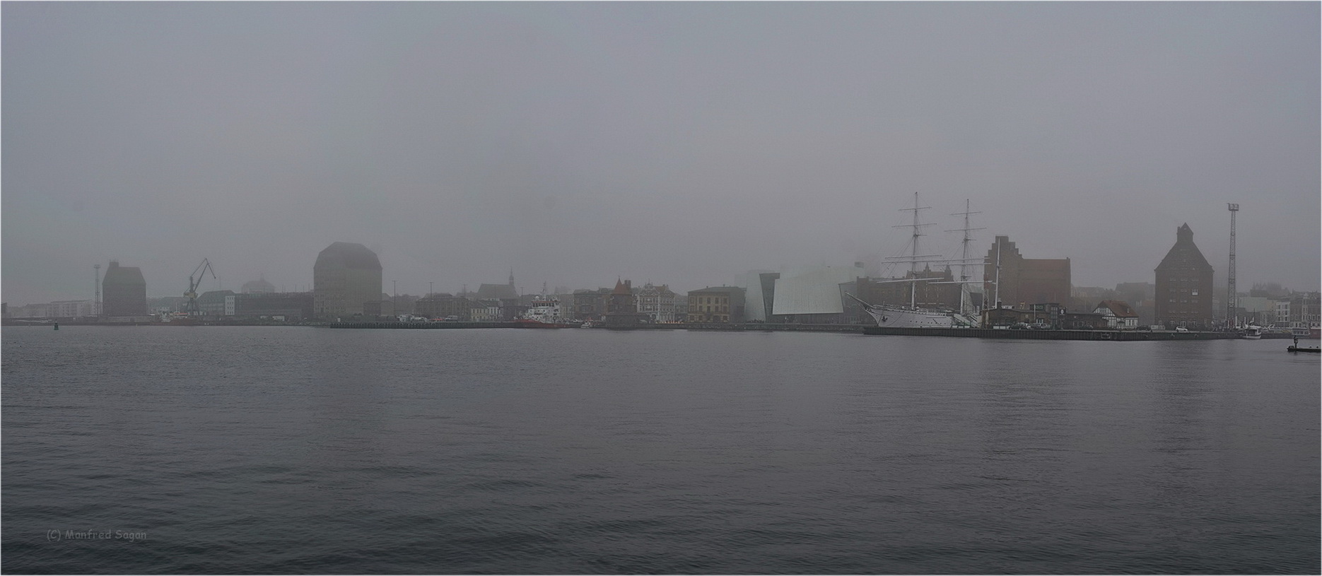 Der Stralsunder Hafen im Nebel... 