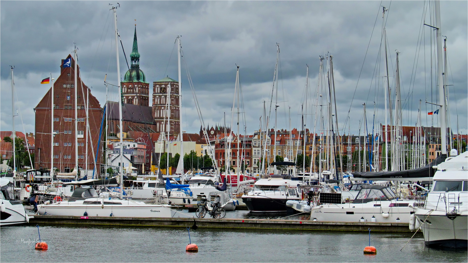 Der Stralsunder Yachthafen an der Nordmole... 