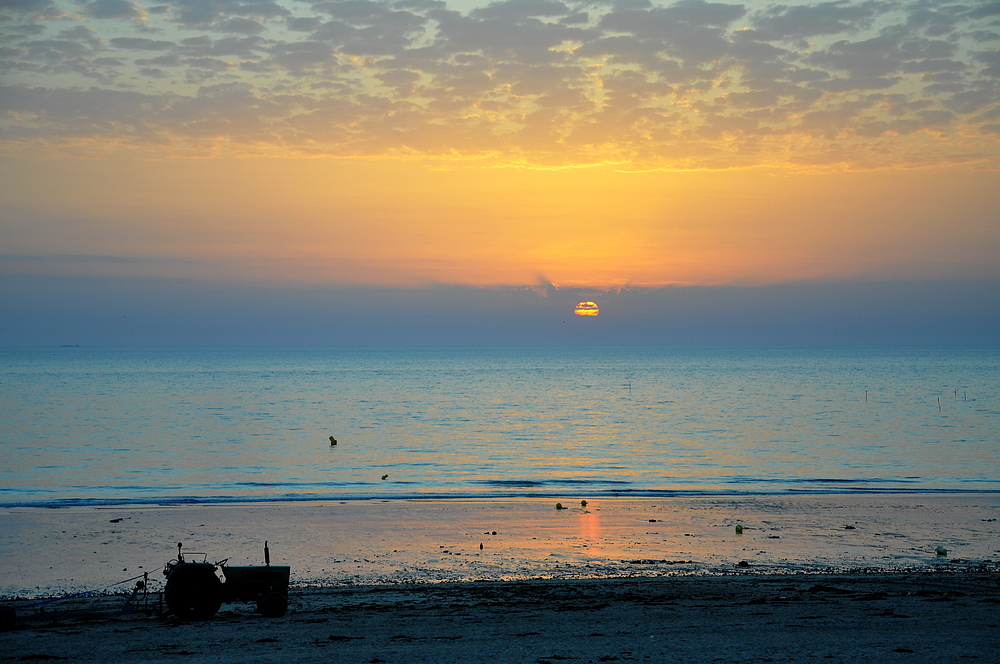 der Strand bei Granville am Abend