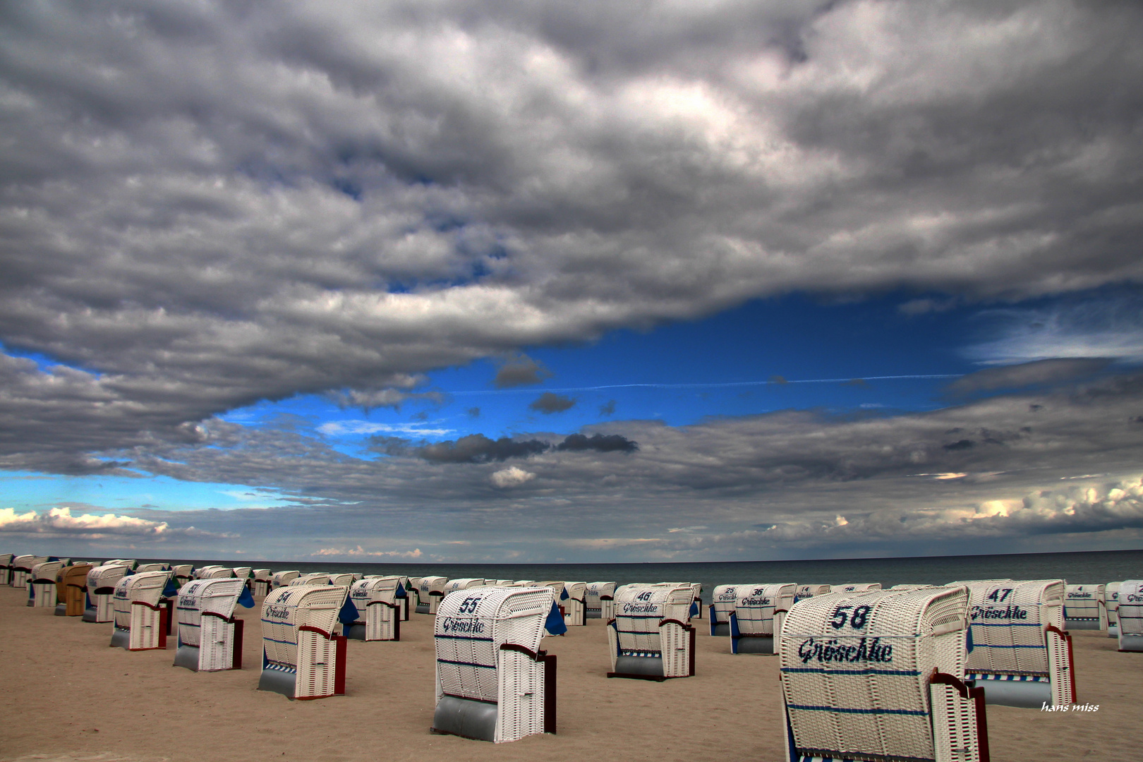 der Strand ist leergefegt.