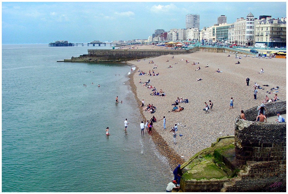 Der Strand von Brighton 2 mit gerade gerückten Häusern :-)
