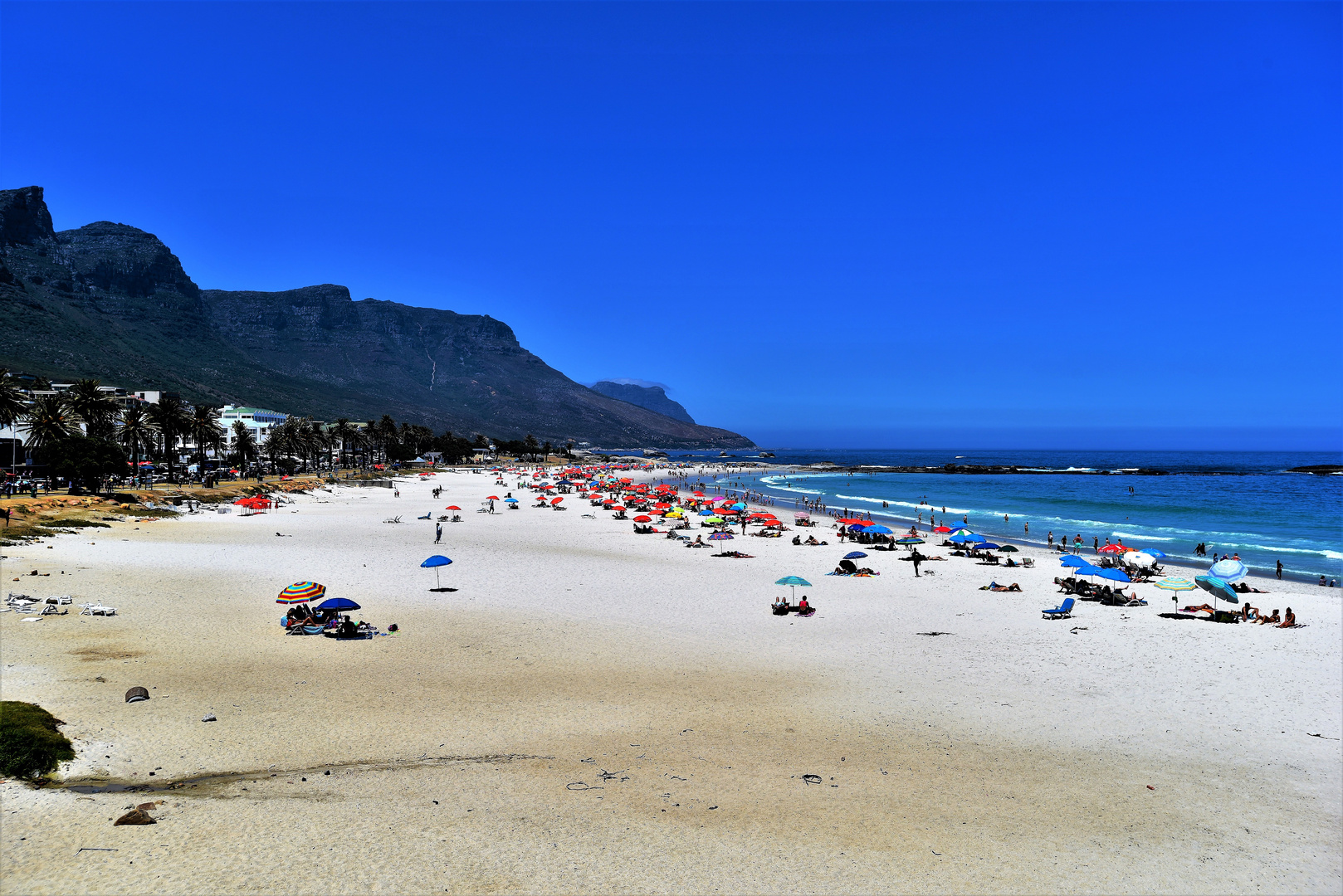 Der Strand von Camps Bay