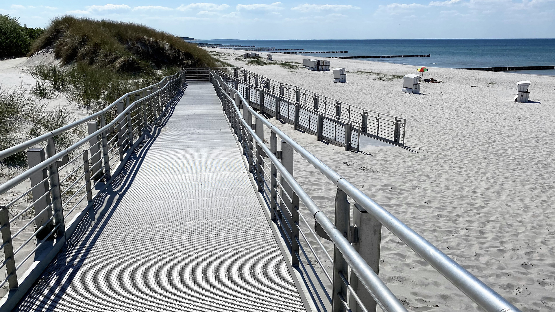 Der Strand von Hiddensee: Menschenleer!