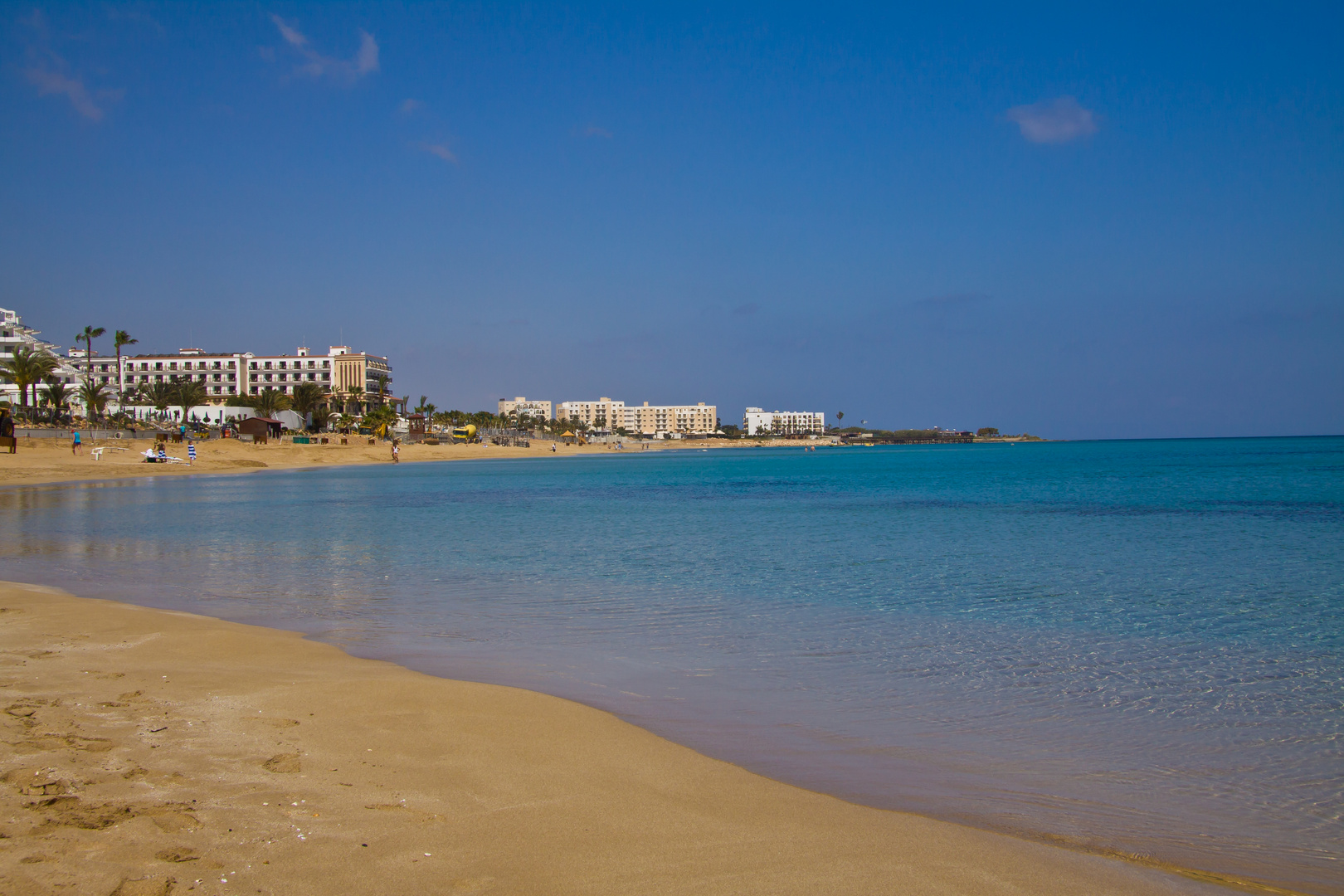 Der Strand vor dem Hotel