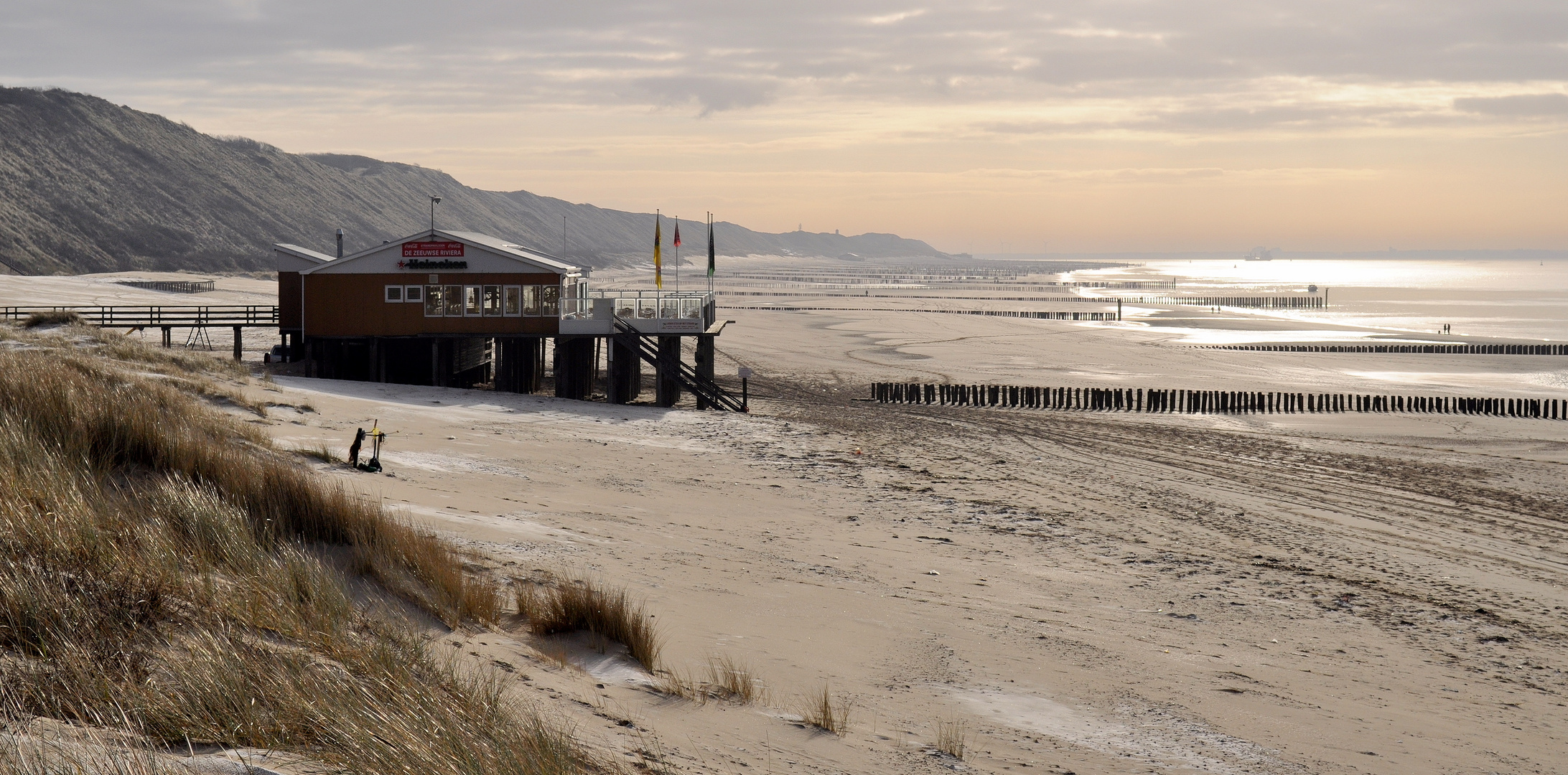 Der Strandpaviljoen ...