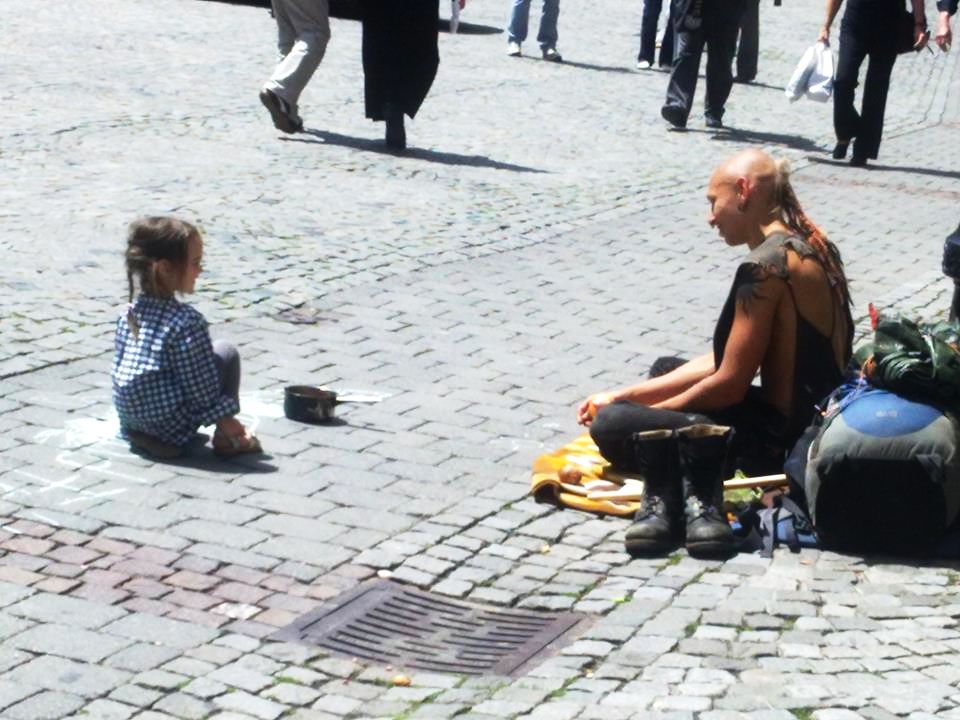 Der Strassenkünstler und das Mädchen