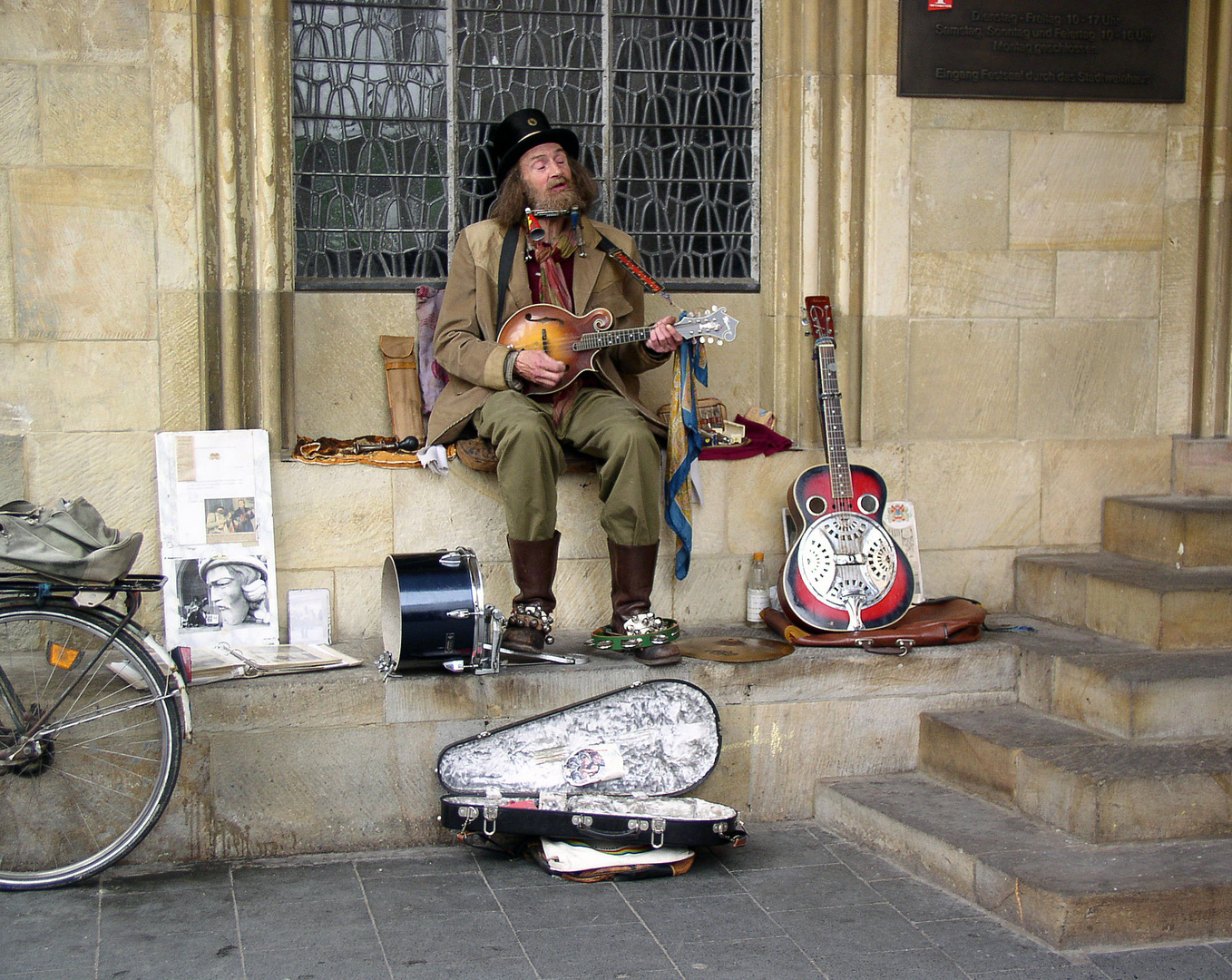 Der Straßenmusikant von der Rathaustreppe in Münster