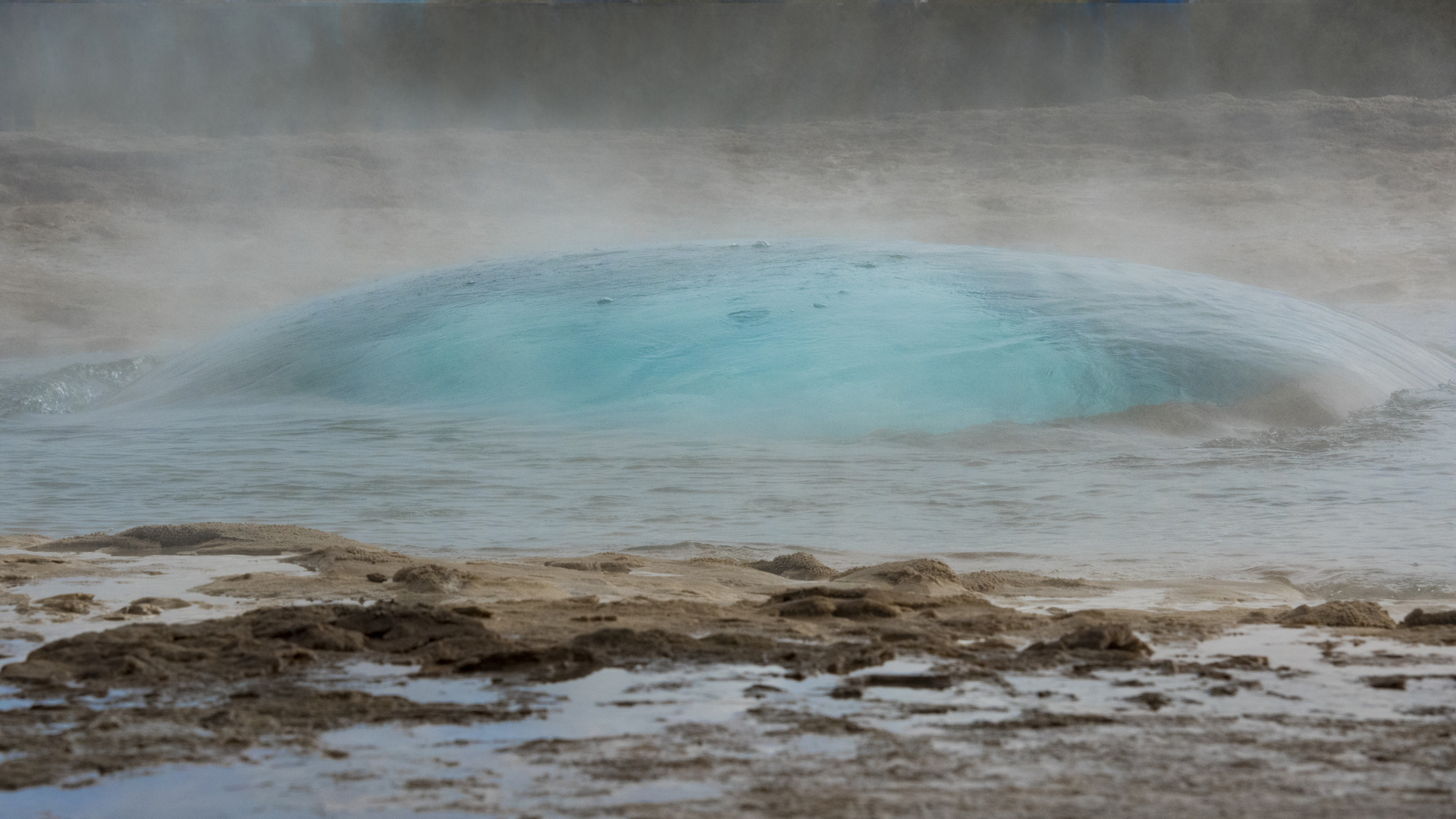 Der Strokkur Geysir auf Island