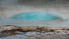 Der Strokkur Geysir auf Island