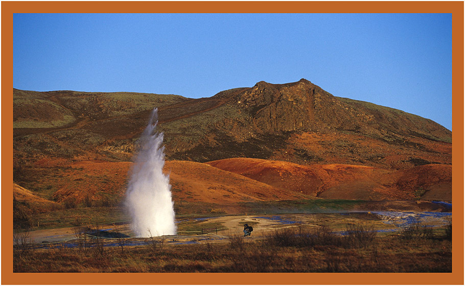 Der Strokkur im Morgenlicht