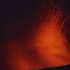 Der Stromboli bei Nacht - Leuchtfeuer des Mittelmeeres