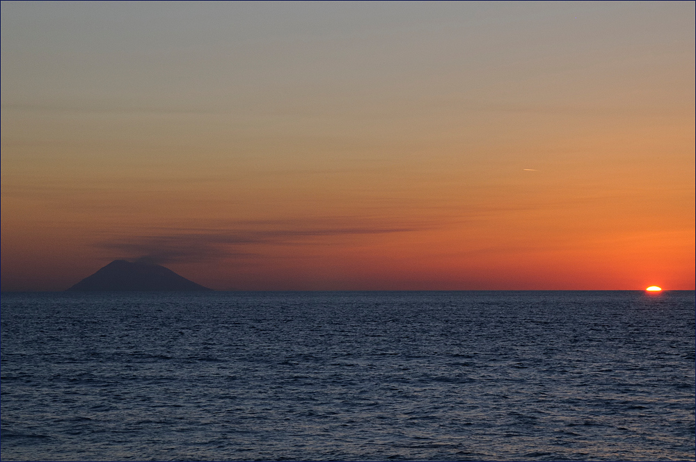 Der Stromboli im Abendrot ...