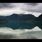 Der Strynvatnet und sein Spiegelbild