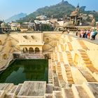 Der Stufenbrunnen "Panna Meena ka Kund" in der Nähe von Jaipur