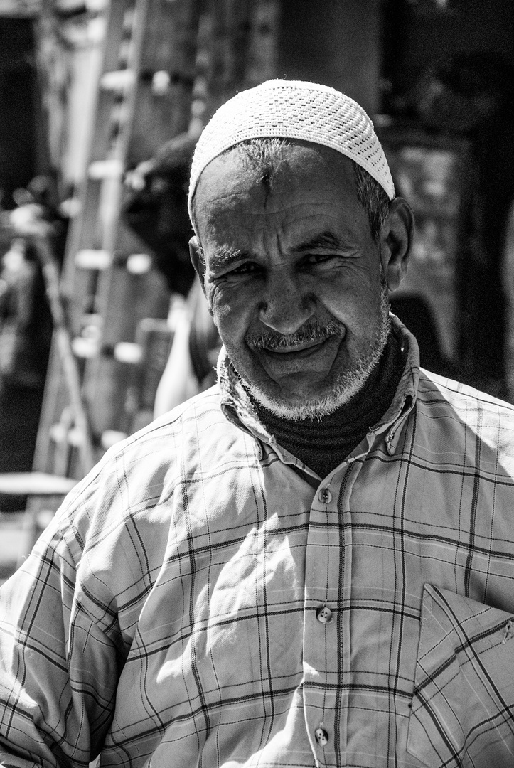 Der Süßigkeitenverkäufer in den Souks von Marrakesch