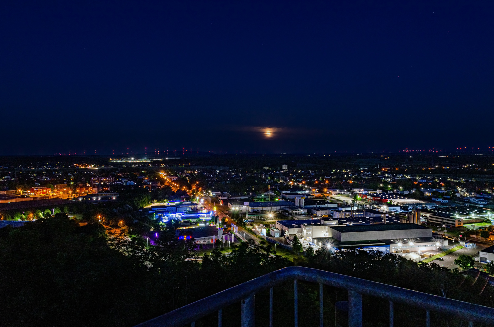 Der Supermond geht auf.