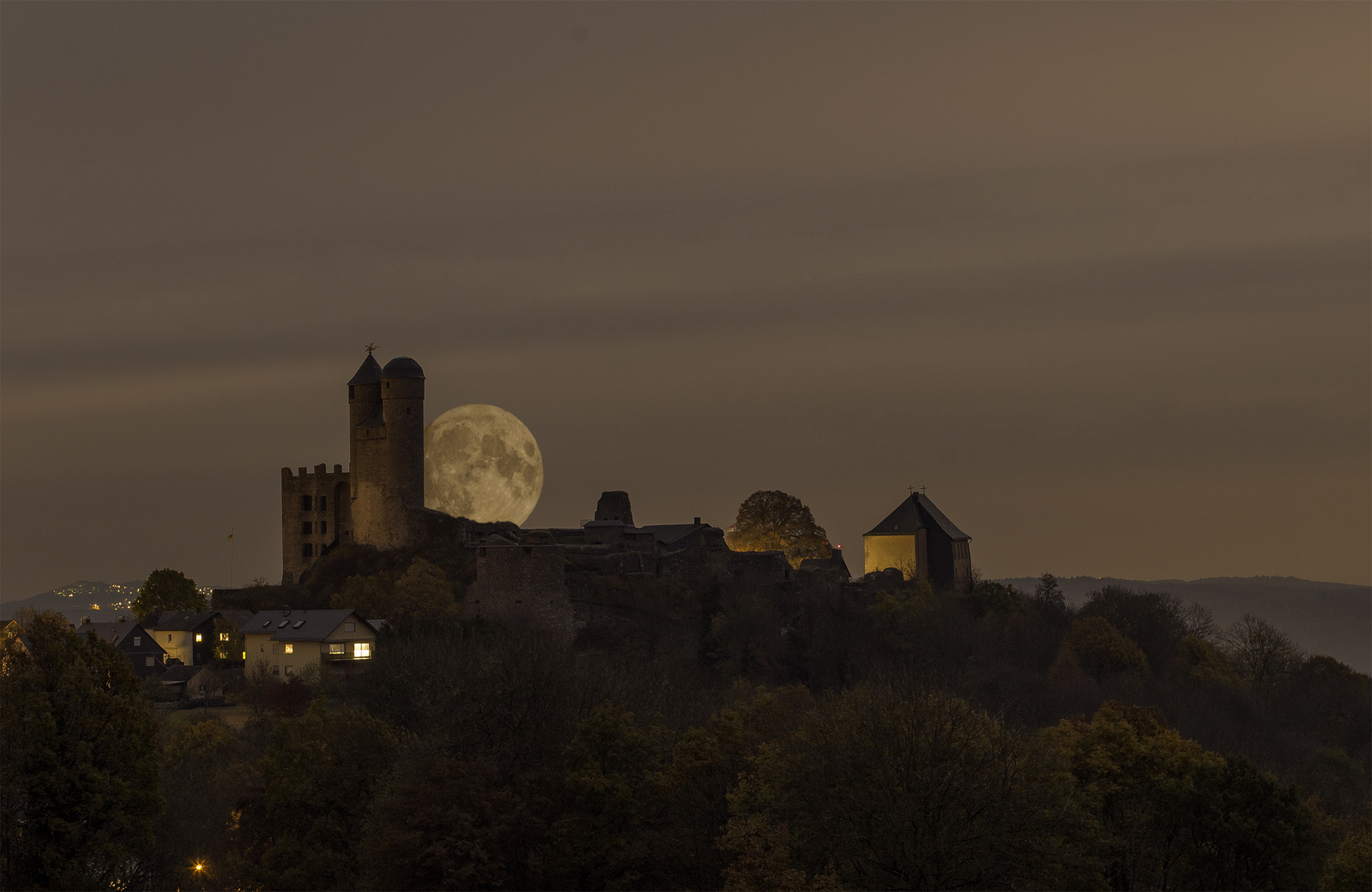 Der Supermond und die Burg