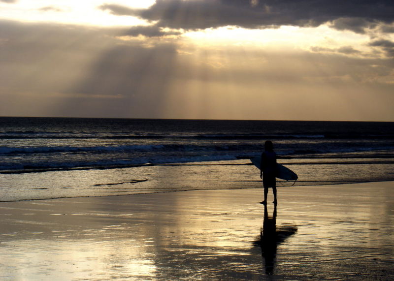 Der Surfer und das Meer