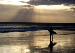 Der Surfer und das Meer