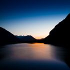 Der Sylvenstein-Speichersee am Abend.