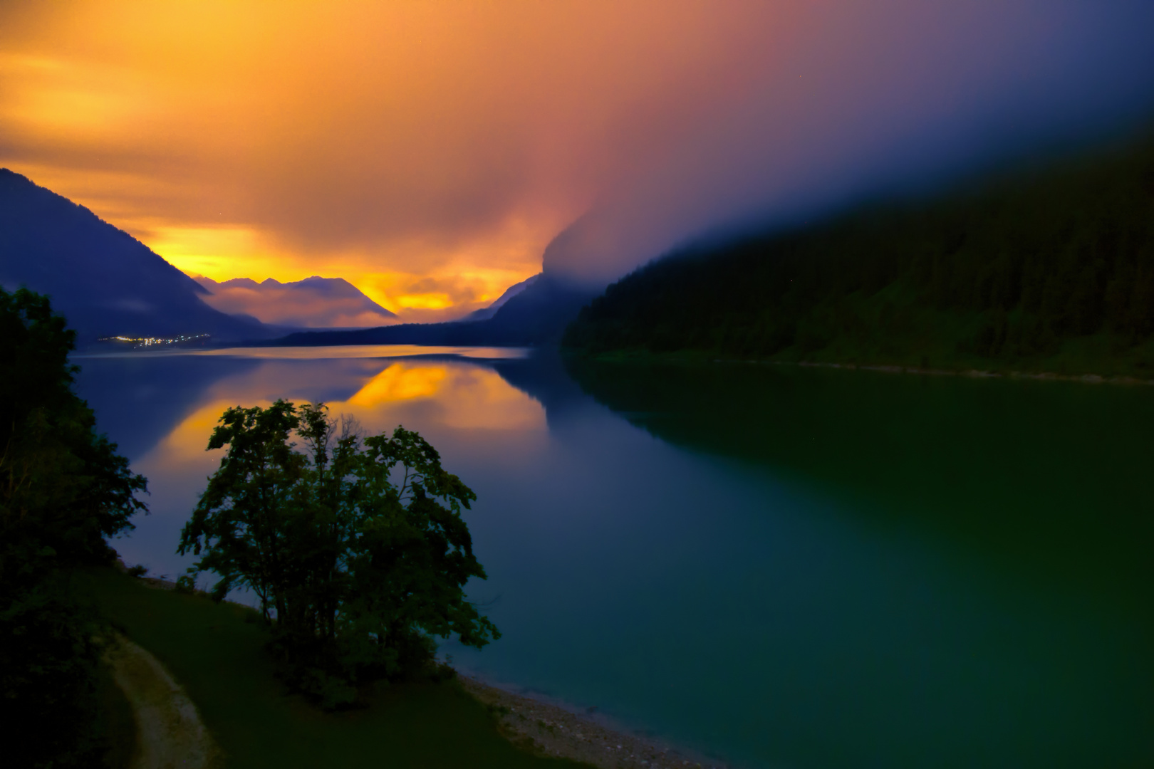 Der Sylvensteinsee in der Nacht