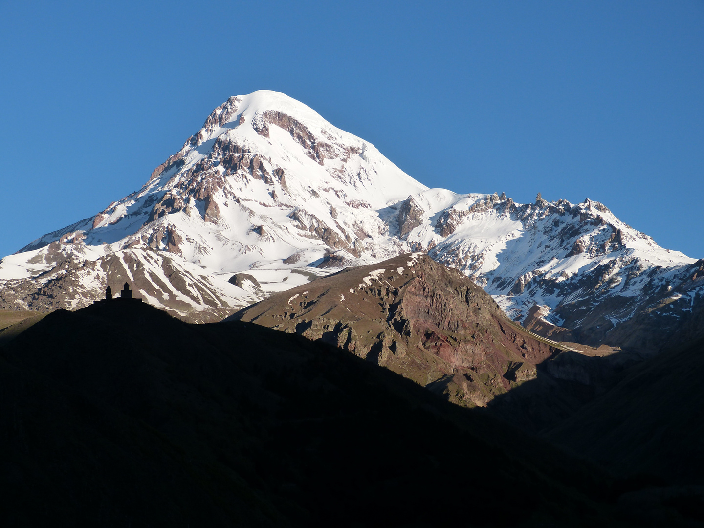 Der Tag beginnt in Stepantsminda (Kazbegi).