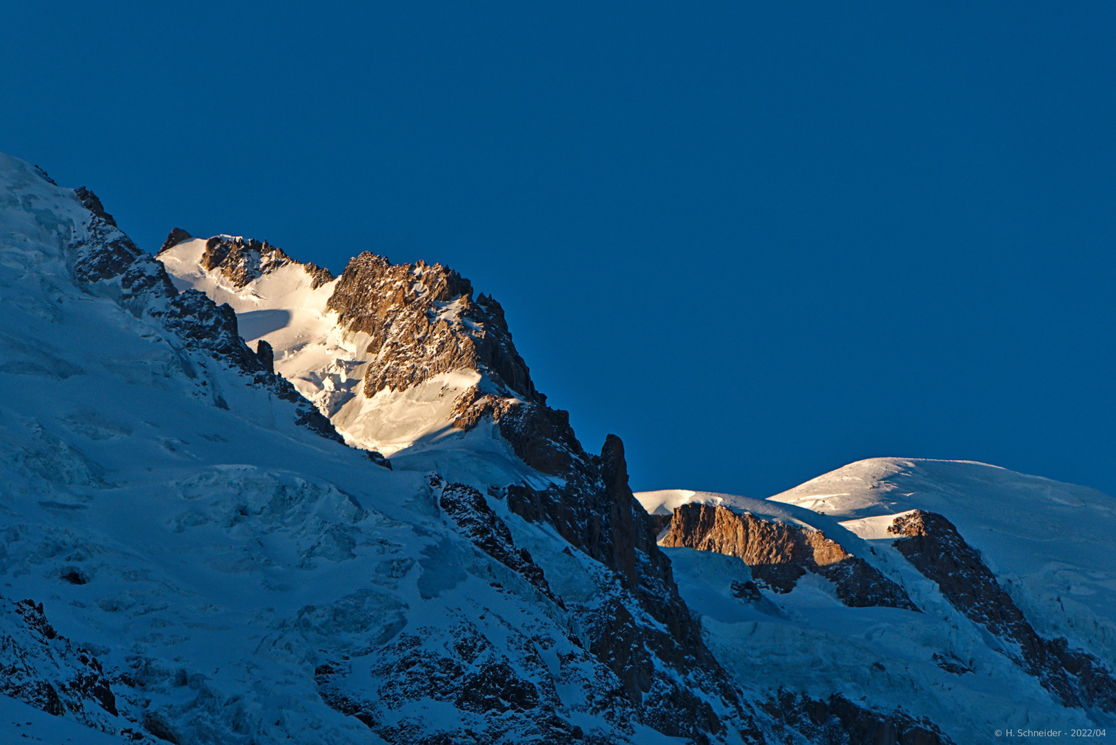 Der Tag erwacht am Mont Blanc