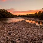 Der Tag erwacht an der Isar zwischen Lenggries und Bad Tölz.