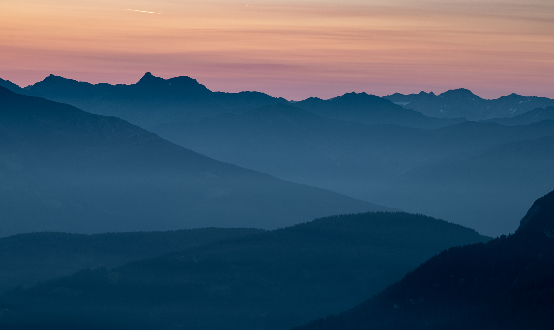 Der Tag erwacht im Stubaital