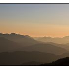 Der Tag erwacht über den bayrischen Alpen