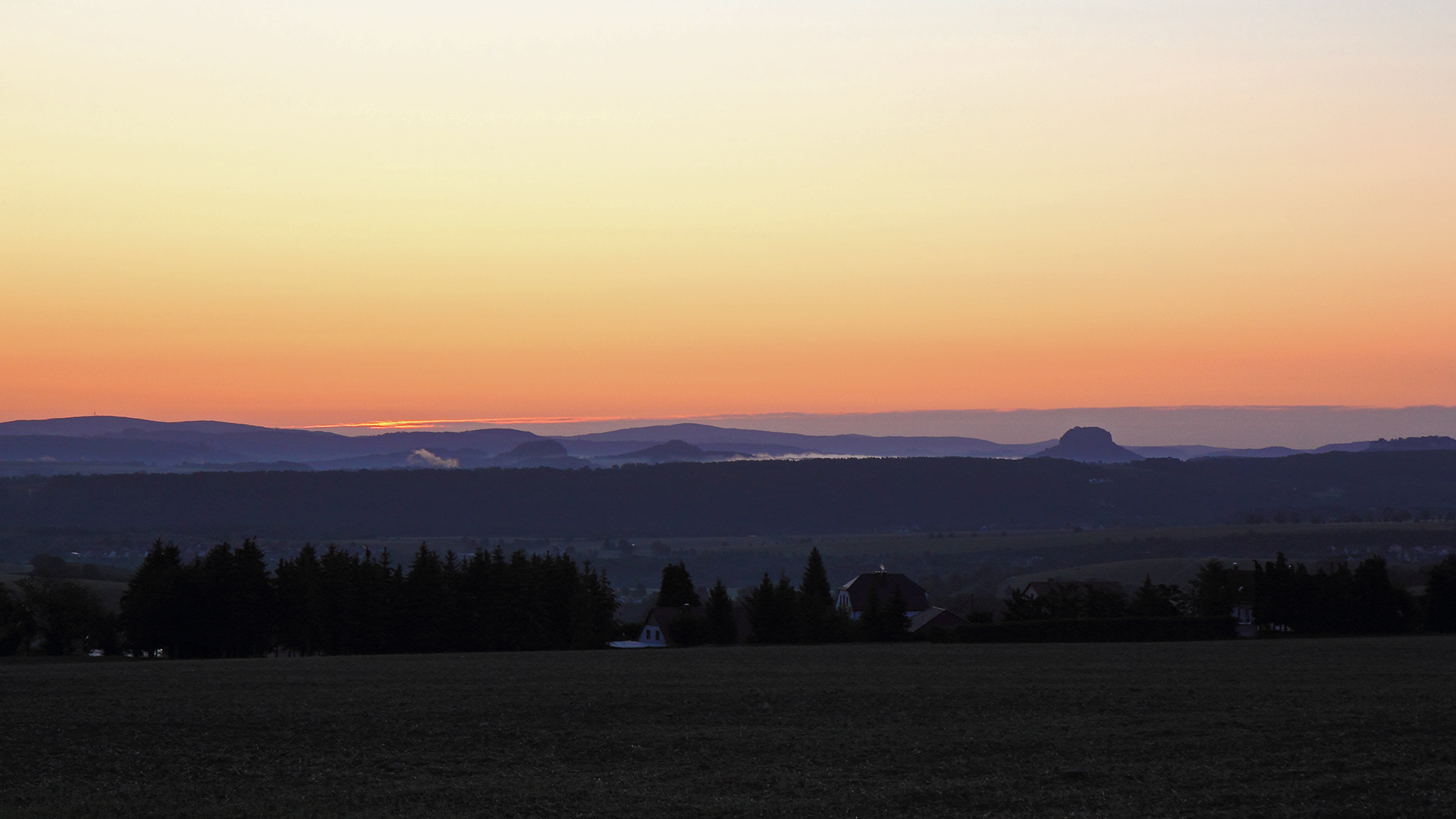 Der Tag erwacht über der Sächsischen Schweiz gestern morgen...