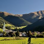 Der Tag für unsere erste Tour bietet traumhaftes Wetter. Im Vordergrund Toblach...