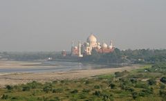 der "Taj" vom "roten Fort" ausgesehen- leider war kaum Wasser im Fluss