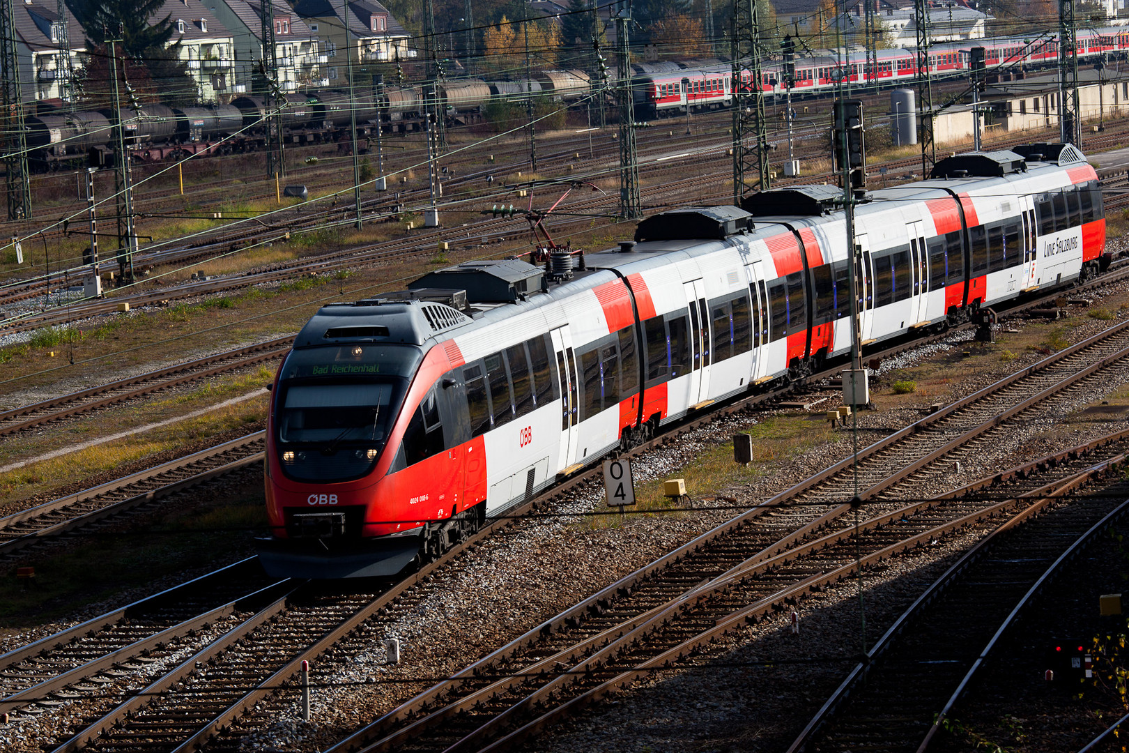 Der Talent Elektrotriebzug 4024 018-6 verläßt Freilassing