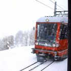 Der talfahrende Zug is mittlerweile in Riffelalp eingetroffen