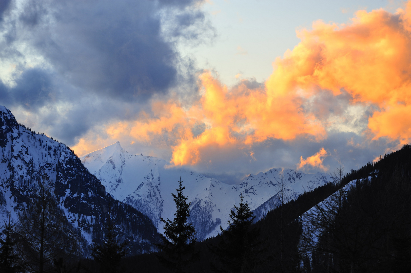 Der Tamischbachturm bei Sonnenuntergang