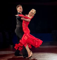 Der Tango, celebriert von Dmitry Zharkov und Olga Kulikova