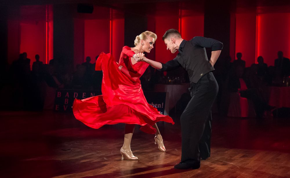 Der Tango, celebriert von Dmitry Zharkov und Olga Kulikova