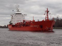 Der Tanker CRYSTAL EMMERALD auf dem Nord-Ostsee-Kanal.