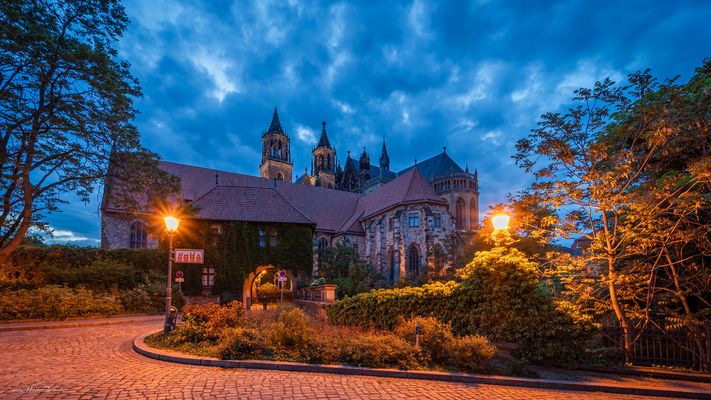 Architektur bei Nacht Bilder & Fotos