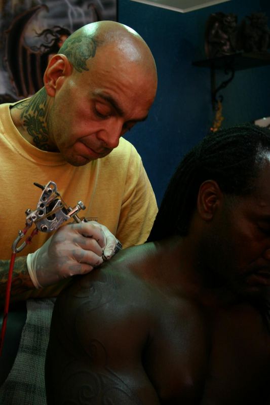 Der Tattooladen Teil 2 Foto &amp; Bild erwachsene, menschen bei der