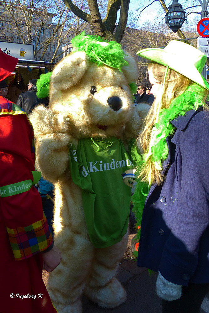 Der Teddybär darf auch nicht fehlen als Lockvogel für Knder