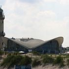 der "Teepott" mit Leuchturm in Warnemünde