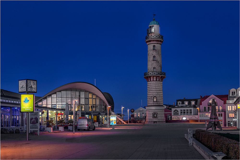 Der Teepott und Der Leuchtturm in Rostock Warnemündee