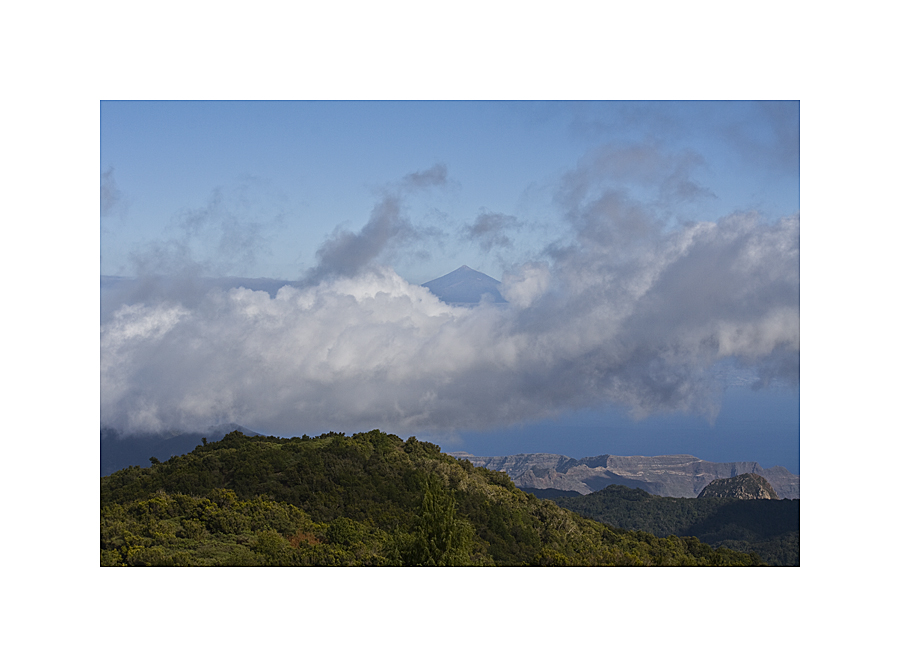 Der Teide fliegt über La Gomera