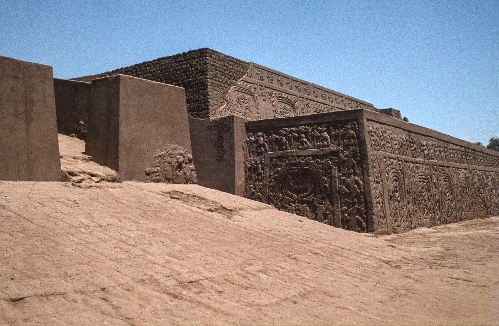 Der Templo Arco Iris in La Esperanza