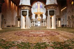 Der Teppich in der Scheich Zayid Moschee in Abu Dhabi