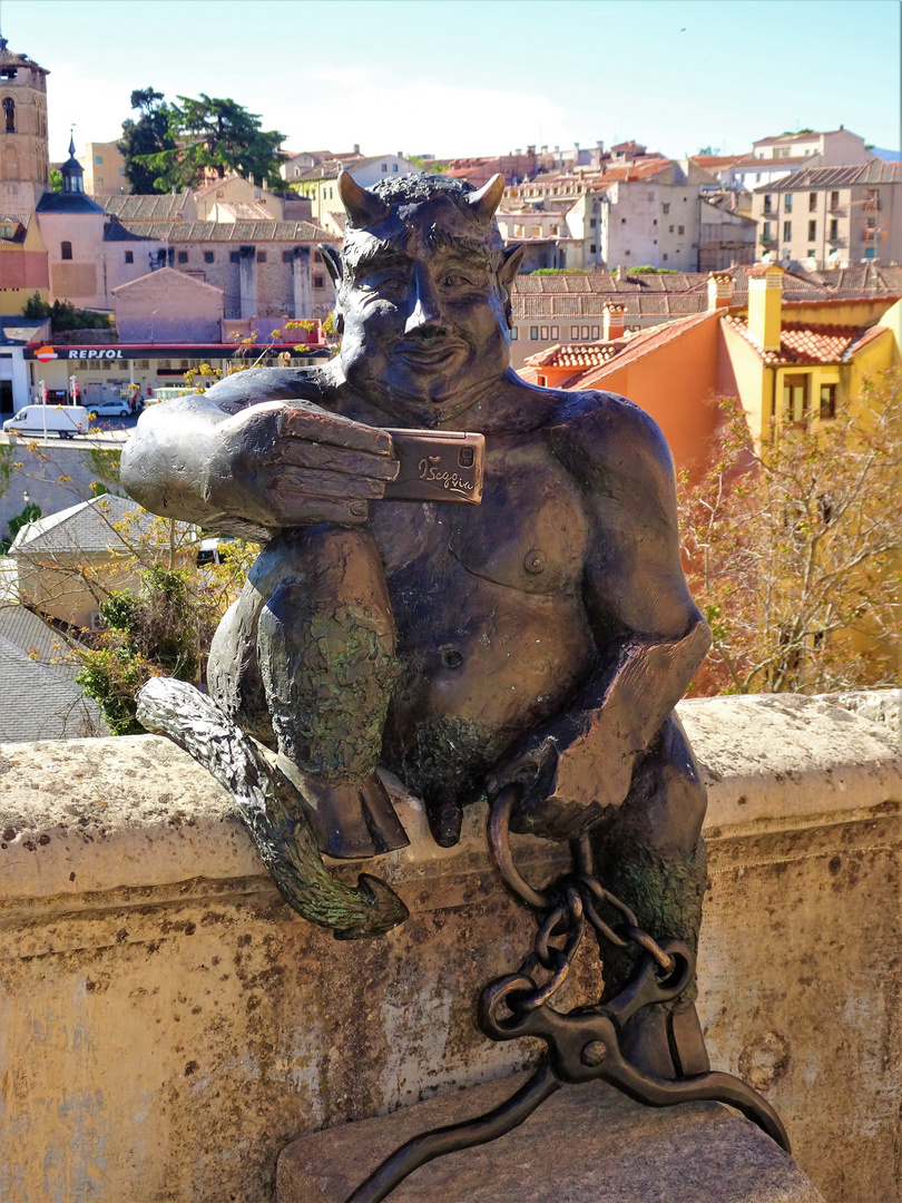 Der Teufel macht ein Selfie in Segovia