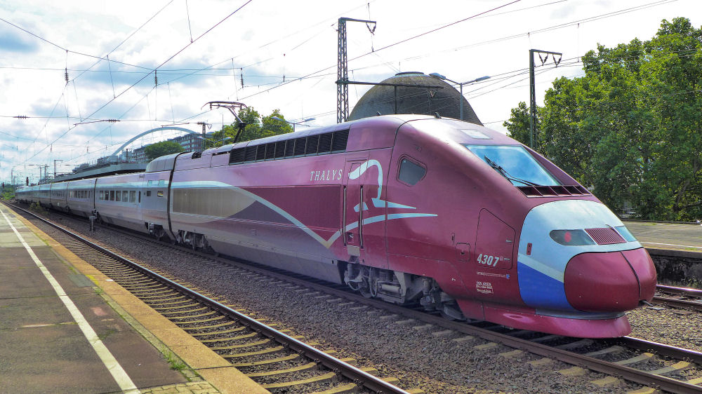 Der THALYS im Bahnhof Köln Messe/Deutz